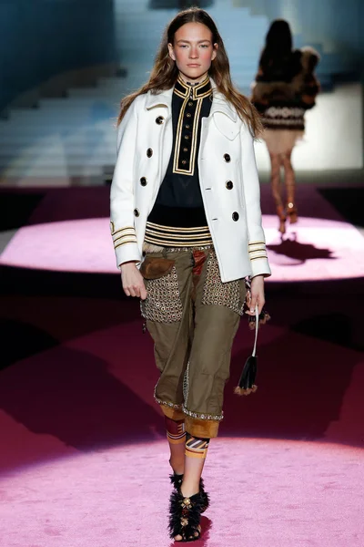 Look 19